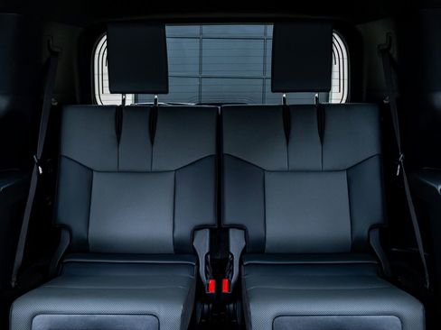 Used 2024 Lexus GX 550 w/ Accessory Package (2T) image 36