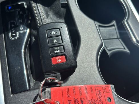 Used 2015 Toyota Camry XLE FWD image 39