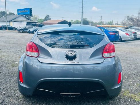 Used 2017 Hyundai Veloster FWD image 3