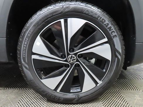 Used 2025 Volkswagen Taos SE AWD/4WD image 10