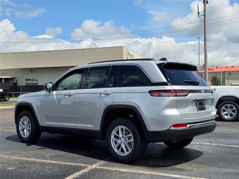 New 2026 Jeep Grand Cherokee Laredo RWD image 7