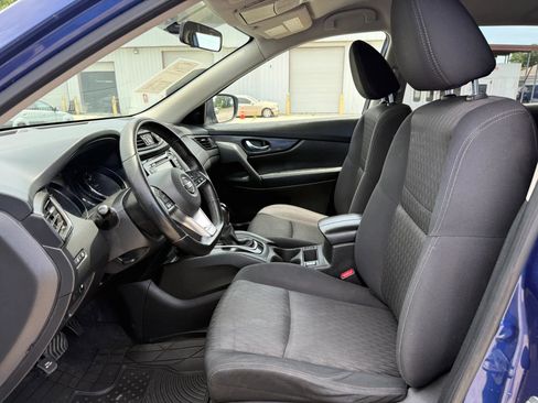 Used 2018 Nissan Rogue SV AWD/4WD image 2