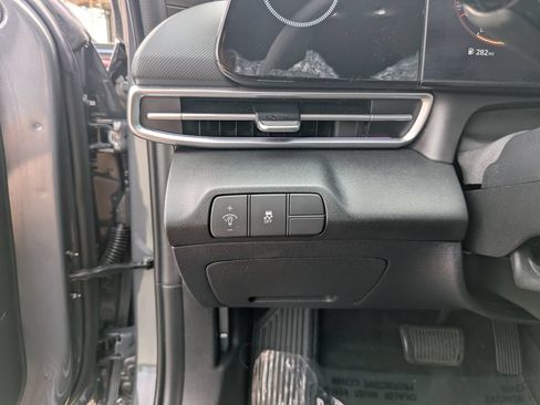 Used 2024 Hyundai Elantra SEL FWD image 25