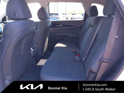 Used 2019 Kia Sorento FWD image 13