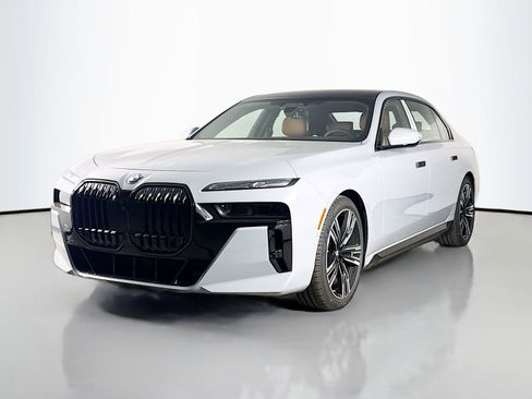 New 2026 BMW i7 xDrive60 w/ Executive Package AWD/4WD image 3