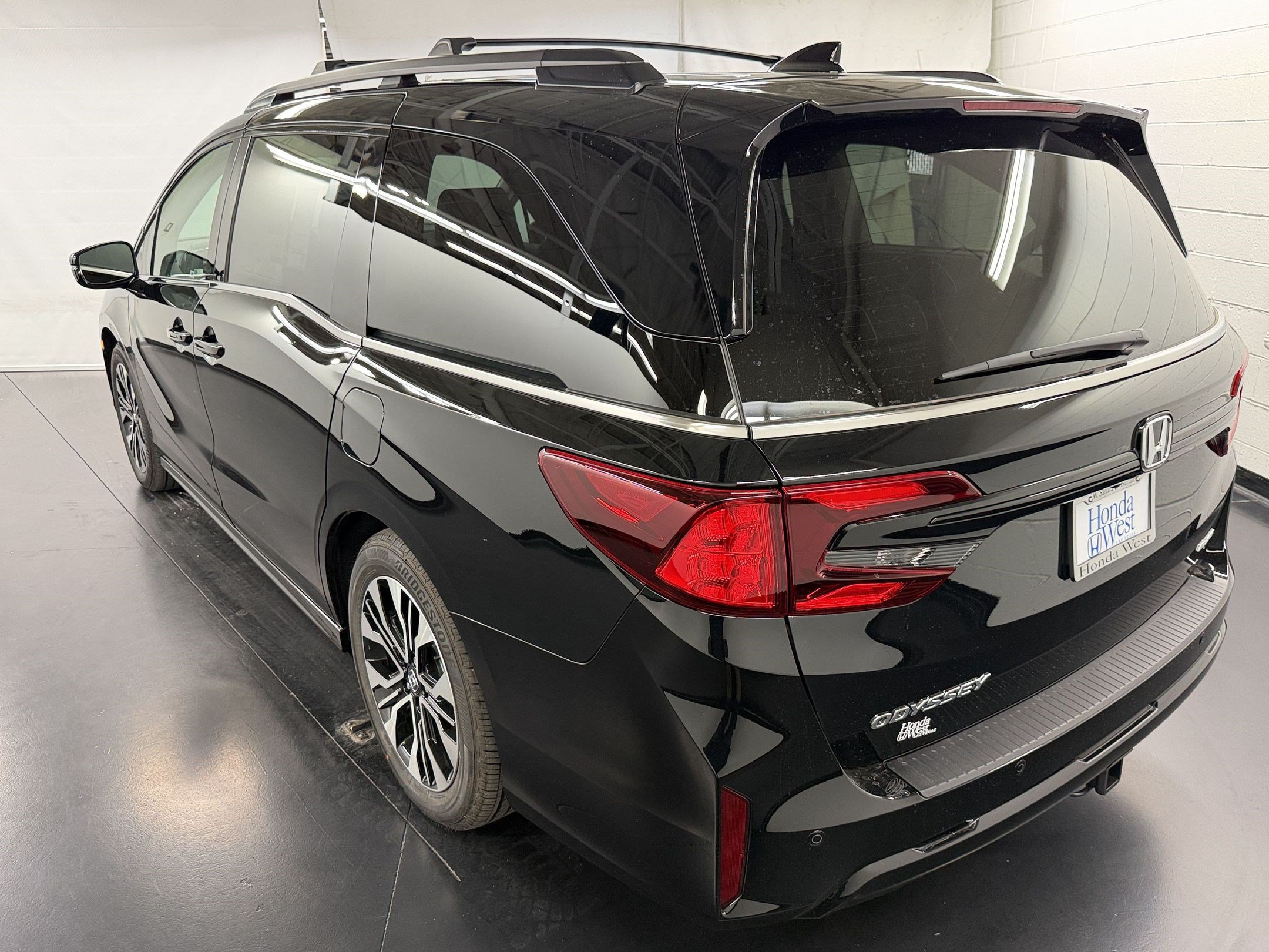 New 2027 Honda Odyssey Elite image 3