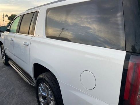 Used 2018 GMC Yukon XL SLE w/ SLE Value Package image 4