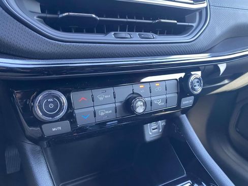New 2026 Jeep Compass Latitude AWD/4WD image 16