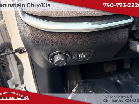 Used 2024 Jeep Compass Latitude AWD/4WD image 17