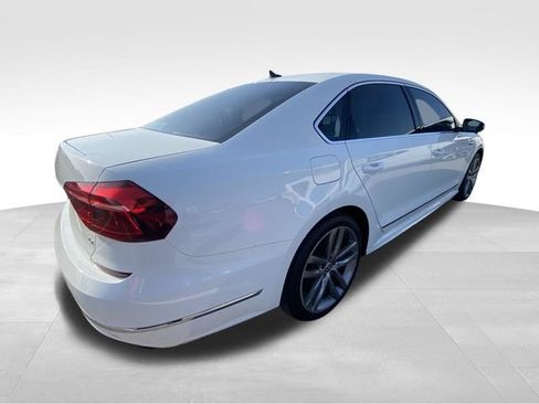 Used 2017 Volkswagen Passat 1.8T R-Line FWD image 10