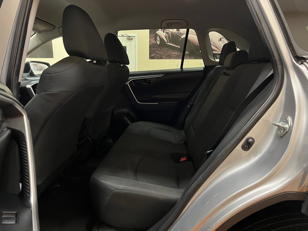 Used 2019 Toyota RAV4 LE FWD image 17