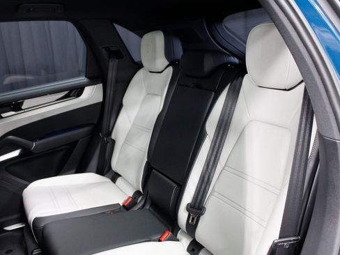 New 2026 Porsche Cayenne S image 19