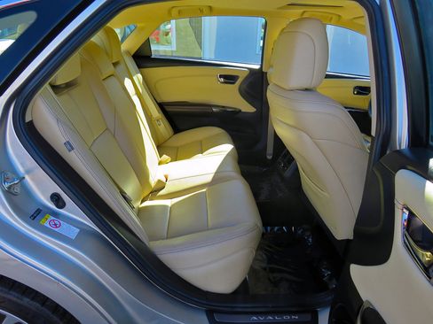 Used 2016 Toyota Avalon Limited image 14