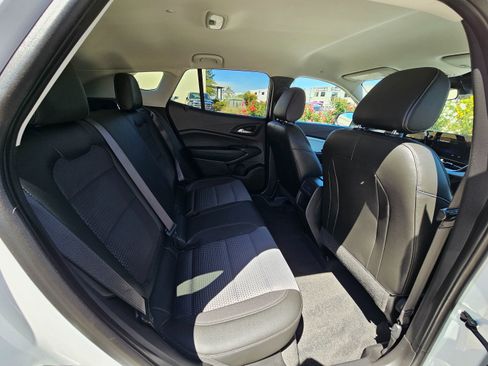 Used 2025 Chevrolet Trax LT image 27