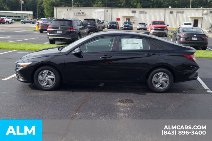 Used 2026 Hyundai Elantra SE FWD image 9