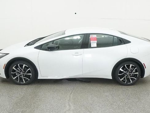 New 2025 Toyota Prius Plug-In Hybrid image 9