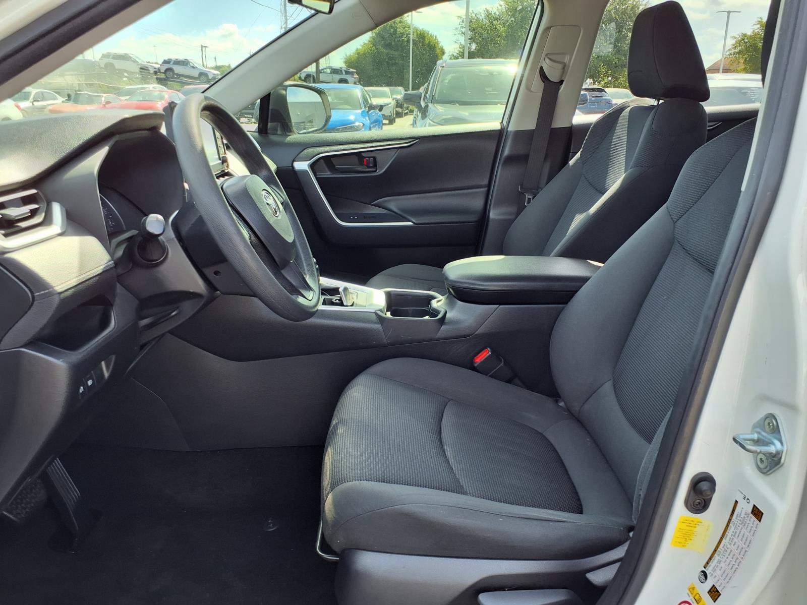 Used 2019 Toyota RAV4 LE FWD image 17