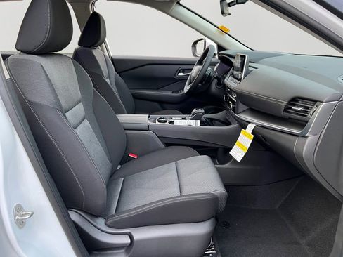 Used 2026 Nissan Rogue SV image 9