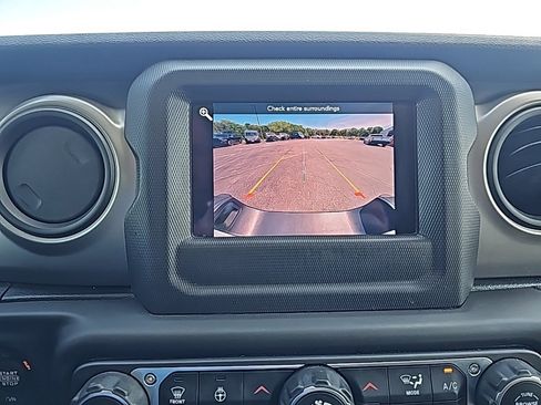 Used 2021 Jeep Gladiator Sport image 30