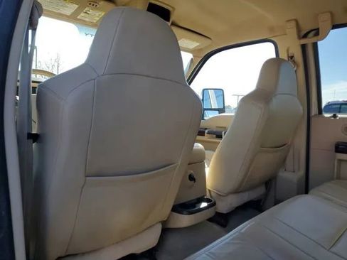 Used 2010 Ford F250 Lariat image 11