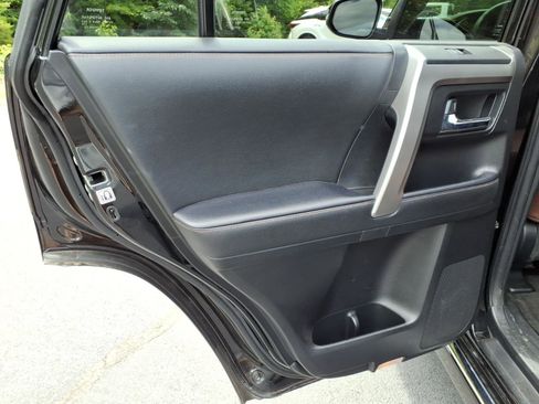 Used 2022 Toyota 4Runner Limited AWD/4WD image 13