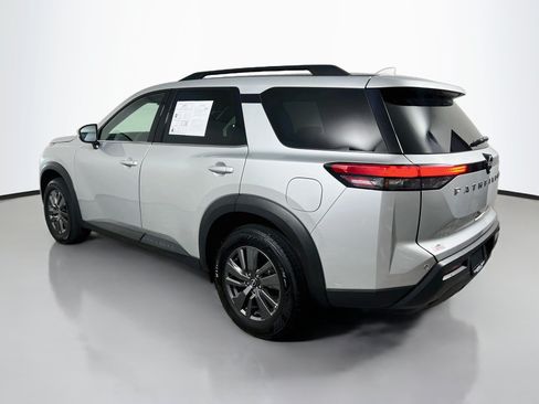 Used 2025 Nissan Pathfinder SV FWD image 8