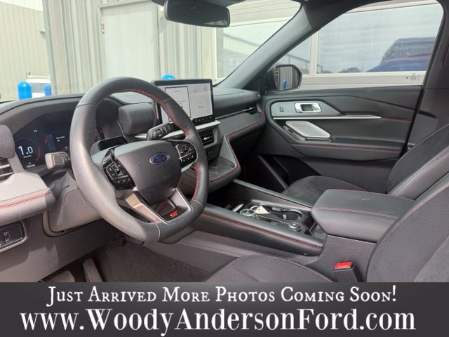 Used 2025 Ford Explorer ST AWD/4WD image 7