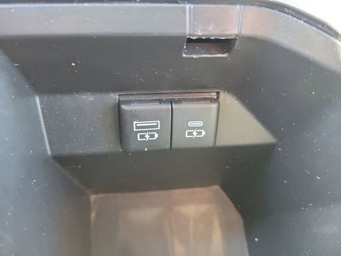 Used 2024 Toyota Camry SE image 23