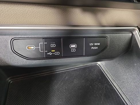 Certified 2025 Kia Carnival image 28