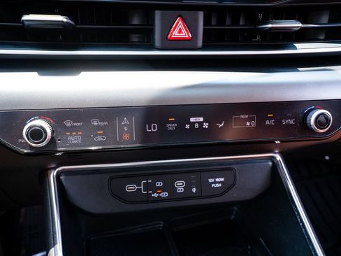 Used 2025 Kia Carnival SX Prestige FWD image 40