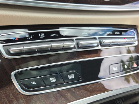 Used 2021 Mercedes-Benz E 350 Sedan image 23
