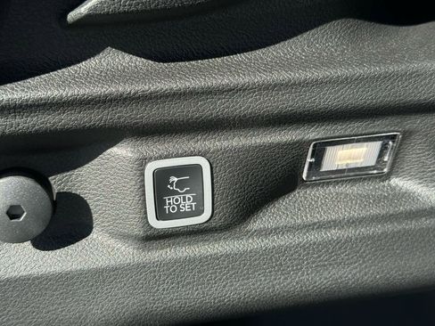 New 2025 Jeep Grand Cherokee L Laredo image 11