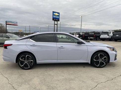Used 2024 Nissan Altima 2.5 SR image 8