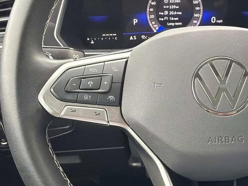 Used 2024 Volkswagen Tiguan SE w/ Panoramic Sunroof Package FWD image 29