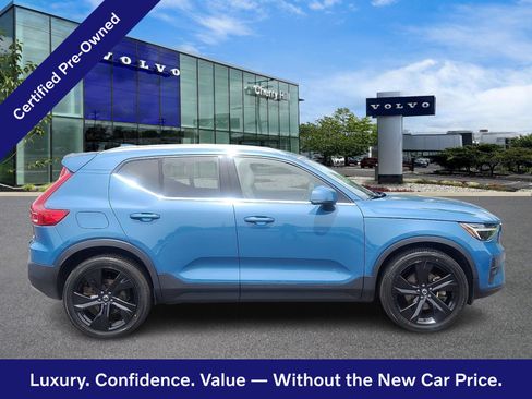 Certified 2023 Volvo XC40 B5 Plus w/ Climate Package AWD/4WD image 8