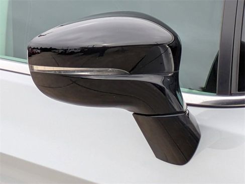 Used 2024 Chrysler Pacifica Touring-L image 12