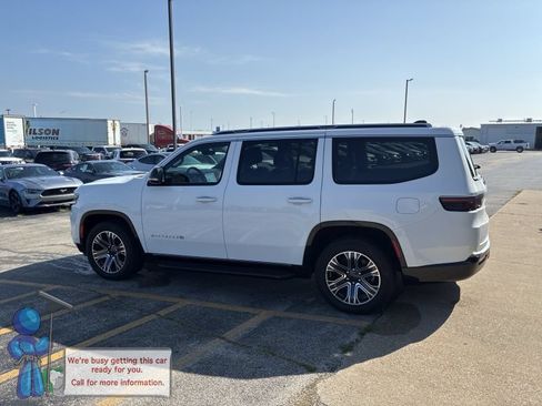 Used 2024 Jeep Wagoneer Series II AWD/4WD image 3