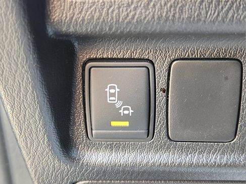Used 2020 Nissan Pathfinder SV AWD/4WD image 22