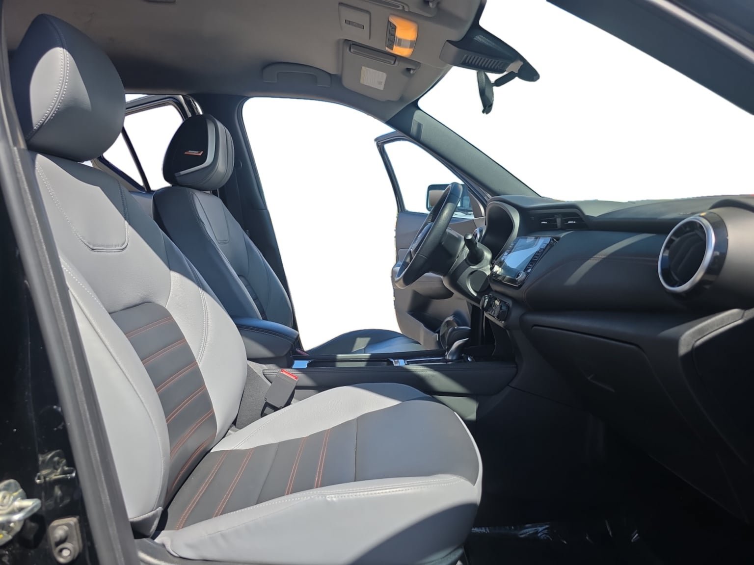 Used 2023 Nissan Kicks SR w/ SR Premium Package FWD image 17