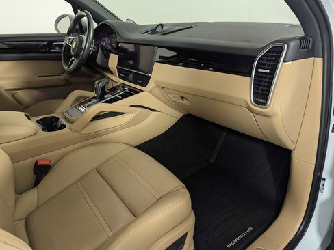 Used 2022 Porsche Cayenne AWD/4WD image 35