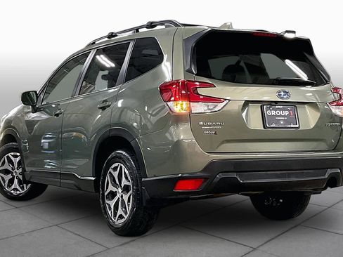 Used 2020 Subaru Forester Premium AWD/4WD image 12