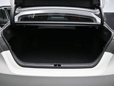 Used 2019 Toyota Camry XSE w/ Navigation Package FWD image 27