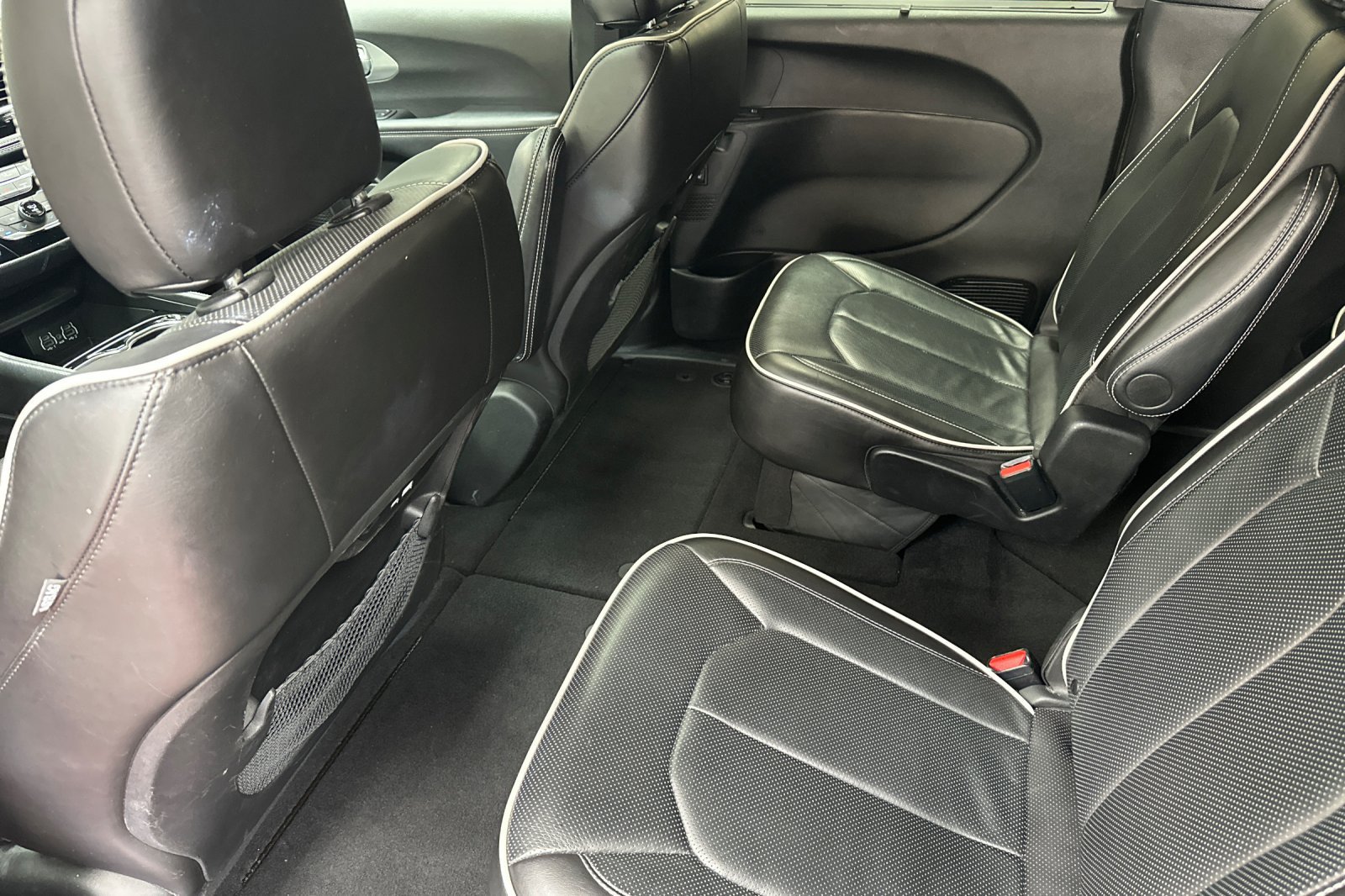 Used 2025 Chrysler Pacifica Limited FWD image 16