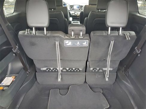 Certified 2020 Chrysler Pacifica Touring-L image 7