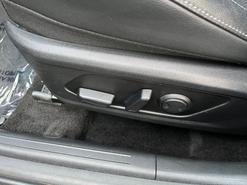 Used 2025 Hyundai Elantra Limited image 23