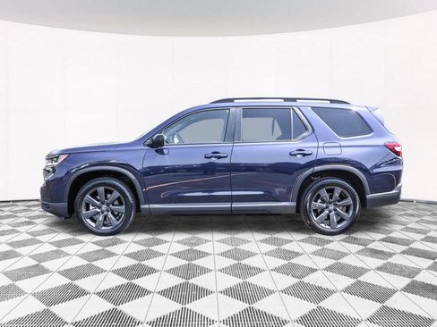 Used 2025 Honda Pilot Sport image 13