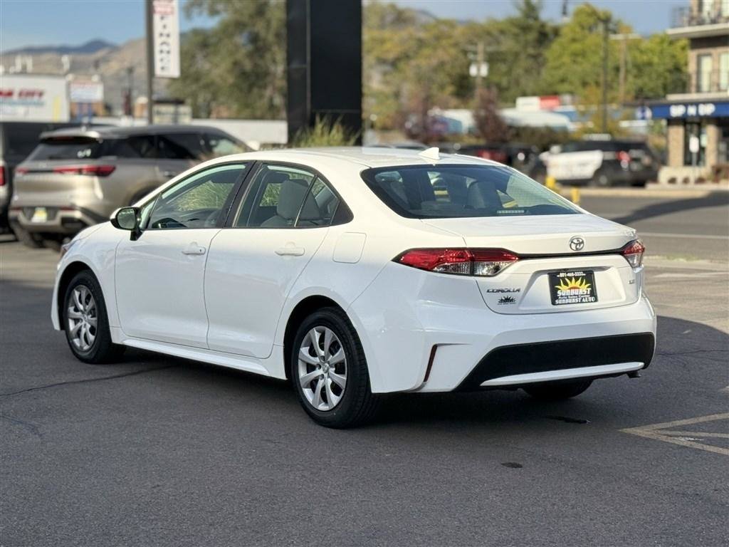 Used 2021 Toyota Corolla LE FWD image 5