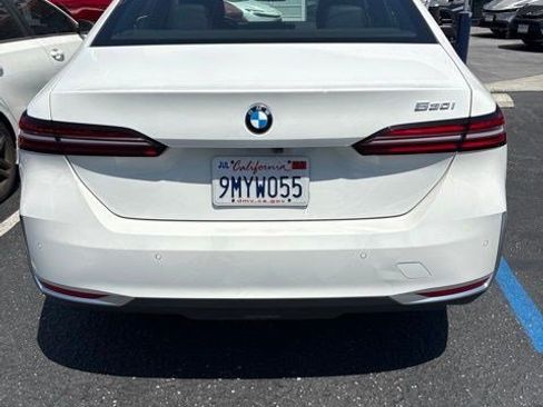 Used 2024 BMW 530i w/ Convenience Package RWD image 6