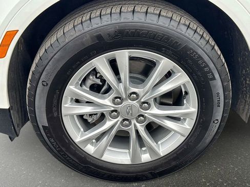 New 2025 Cadillac XT5 Luxury image 9