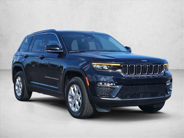 Certified 2023 Jeep Grand Cherokee Limited w/ Luxury Tech Group II AWD/4WD image 3